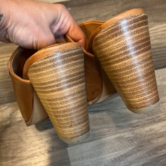 Kenneth Cole Gentle Souls Leather Open Toe Chunky Wooden Heel Mule Serella Brown - Picture 3 of 5